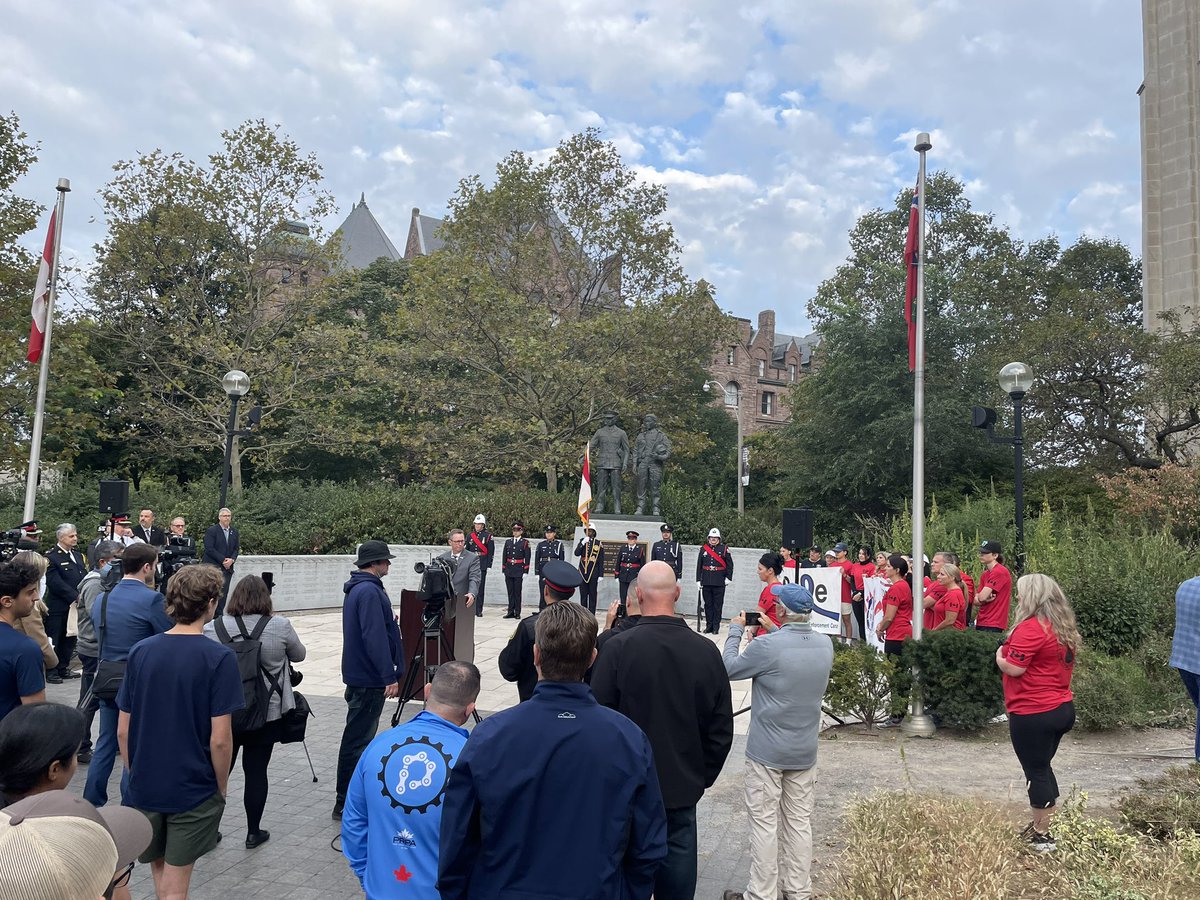 BruceChapman924's tweet photo. From the kickoff of  #RideToRemember in Aylmer to the send off of Run to Remember  @460km in Toronto @Axon_Canada salutes, supports and recognize the contributions of
First responders to honour our fallen #wewillnotforget @vishal_axon @axon_stefan @AxonAlejandro @Tanner_Axon https://t.co/jXITzoQMSl
