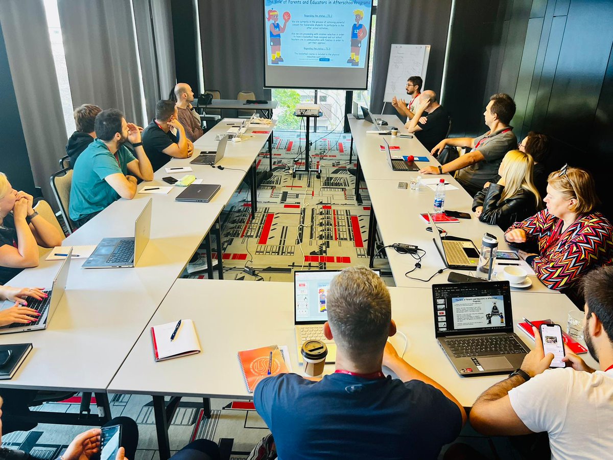 cbsalt's tweet photo. 🟩⬛ Molt contents de participar en la trobada a #Kaunas del projecte #BaskEUball! Orgullosos de formar part en un projecte que tant pot ajudar als infants! ⛹🏾‍♀️⛹🏾‍♀️🏀 https://t.co/KEpTRfNBPo