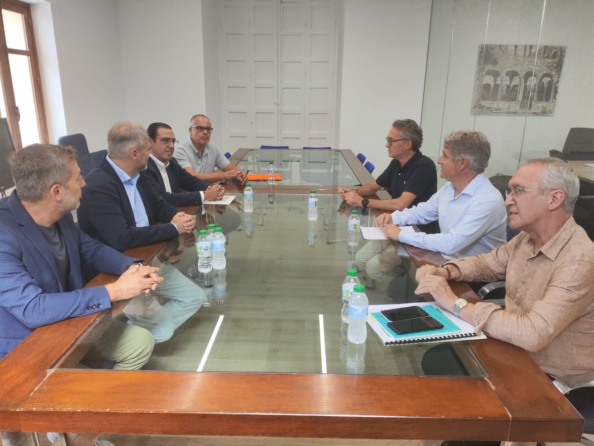 AytoOrihuela's tweet photo. ▶️El Ayuntamiento y la UMH trabajarán conjuntamente para poner en valor #Orihuela como ciudad universitaria

@UniversidadMH 

https://t.co/6zm5FlTgqJ https://t.co/lt91rIkb5Q