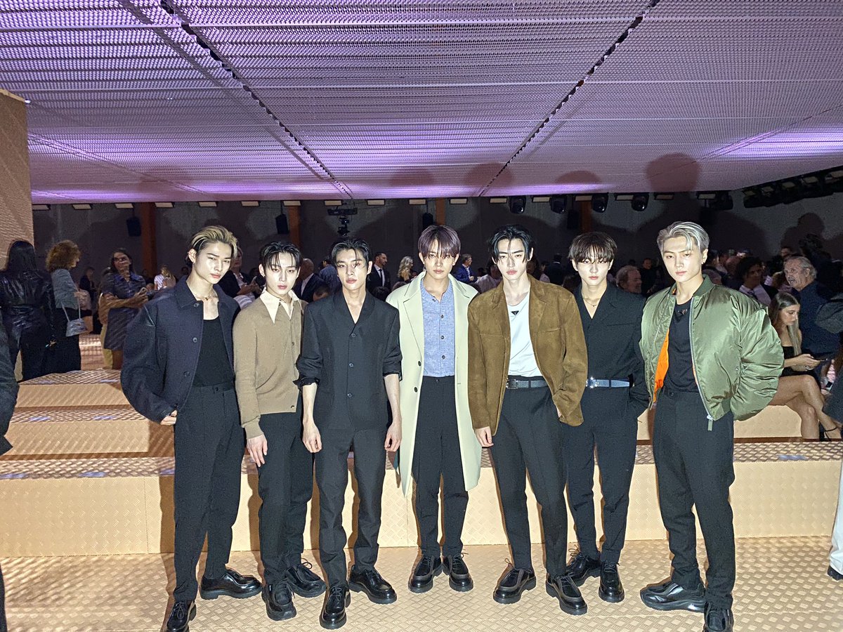 【ミラノコレ】このあと始まる「プラダ」のショー会場でENHYPENの姿をキャッチ。
<a href="/ENHYPEN/">ENHYPEN OFFICIAL</a> #PRADAxENHYPEN