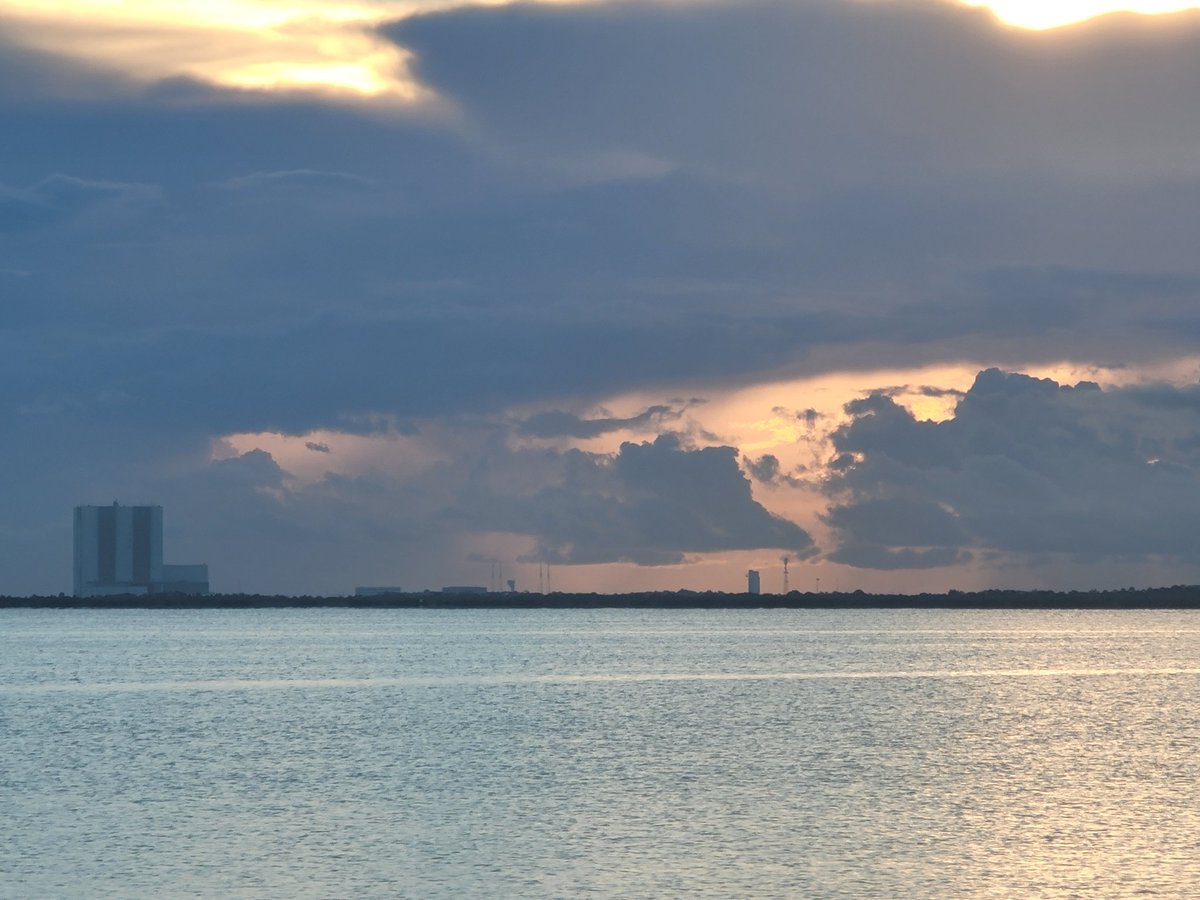 SpaceCoastSkies's tweet photo. 1 more day, you got this #FridayEve #sunrise #flwx #SpaceCoastSkies #StormHour #palms #VAB #LC41 #DrSallyRideMemorialBridge https://t.co/Yf8mq4kaWv