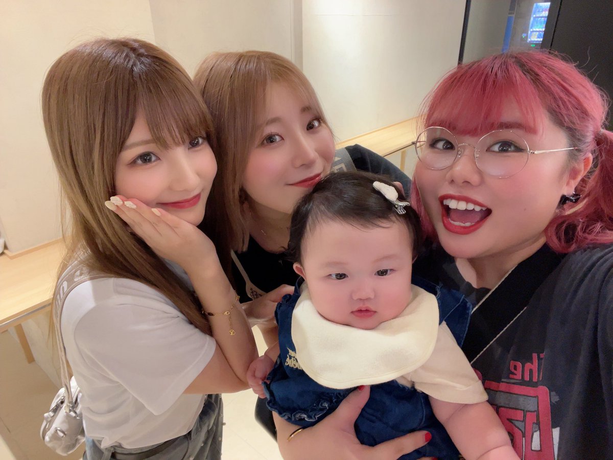 luv02_uran's tweet photo. ぽこの顔がでかいんか、2人の顔が小さいんか🤣 https://t.co/m46HDteZbZ