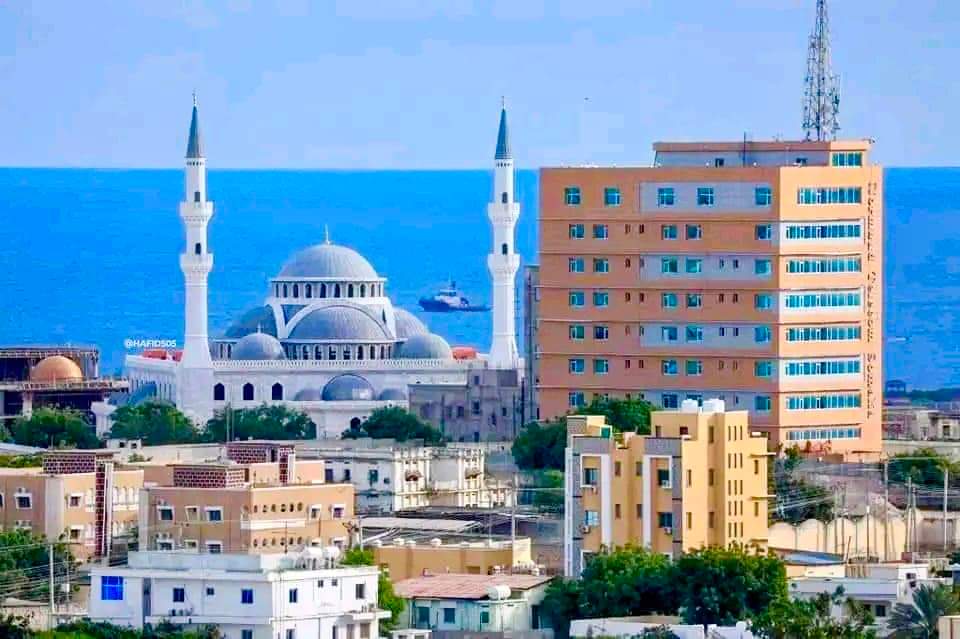 Hasan_happy's tweet photo. الصومال 🇸🇴 انهضت كثيرا ولكن بعض الناس لا يرون إلا الاضطرابات الأمنية التي تحصل في مقديشو.
#الصومال 
#مقديشو 
#Somali 🇸🇴 
#Mogadishu https://t.co/KPaMFRqBjR