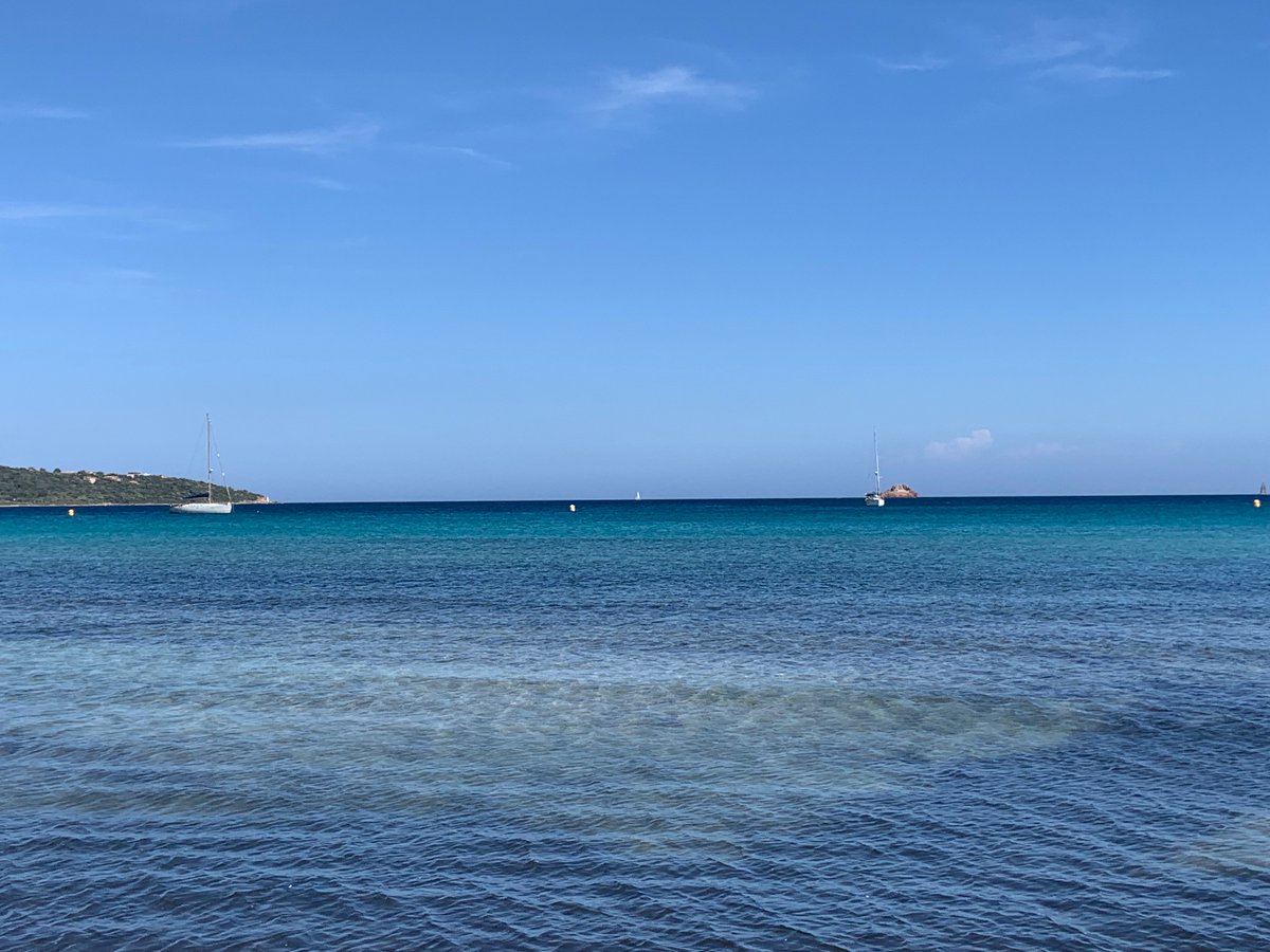 Manchmal braucht es nur Meer und die ❤️-Dame an der Seite.
Sonnige Grüße vom Strand von Pinarello 🇫🇷