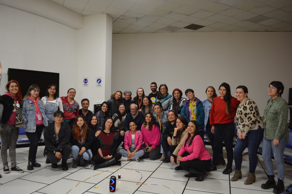 TamaraPaolAH's tweet image. Equipo de la Dirección de Participación de @Educacionbogota en diálogo con Pablo Diaz sobreviviente de la dictadura argentina -La noche de los lápices-. Un espacio lleno de afecto, admiración y esperanza. &quot;Lo grupal es un abrigo&quot; dice... #Redespaz 
@Deidamiapiensa