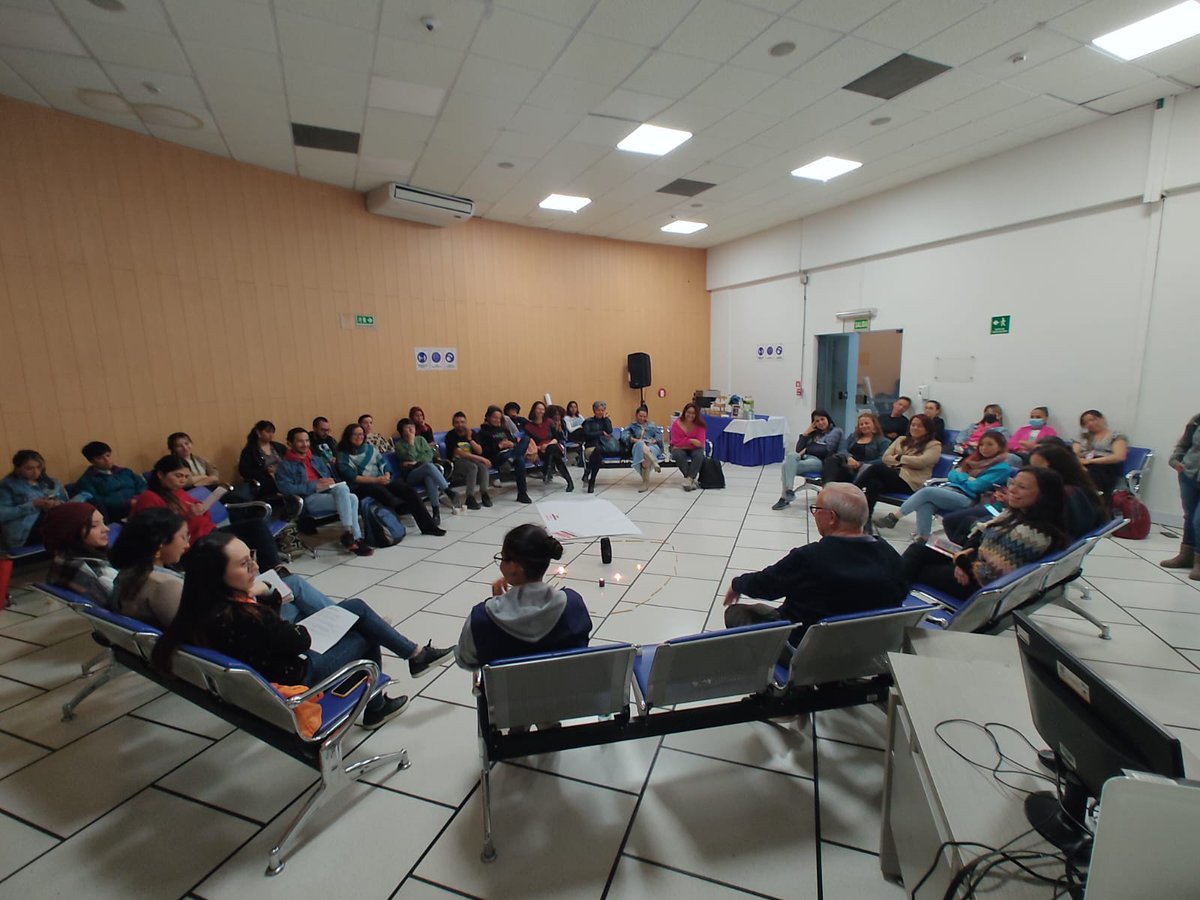 TamaraPaolAH's tweet image. Equipo de la Dirección de Participación de @Educacionbogota en diálogo con Pablo Diaz sobreviviente de la dictadura argentina -La noche de los lápices-. Un espacio lleno de afecto, admiración y esperanza. &quot;Lo grupal es un abrigo&quot; dice... #Redespaz 
@Deidamiapiensa