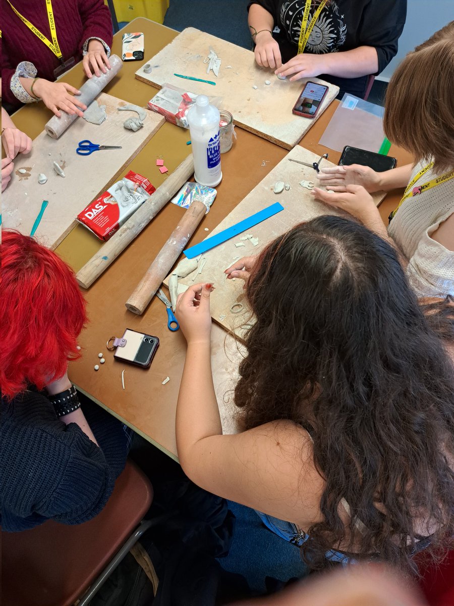 khs_pals's tweet photo. Year 12 Mindfulness also enjoying  craft today. Some talented crafters here. Such fun !!@KHS6thForm https://t.co/AEvwtEbDYQ