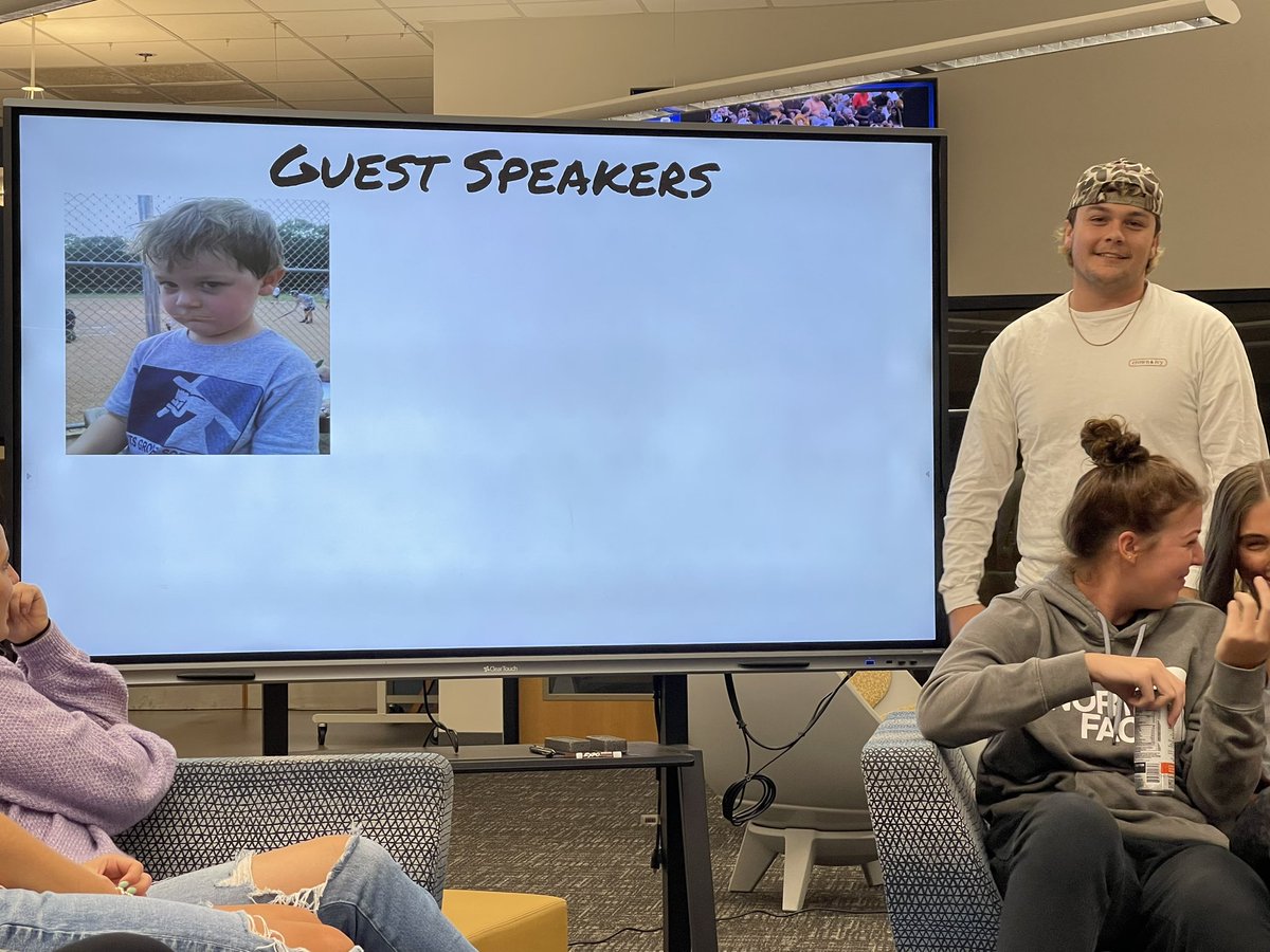 bulldogsofphs's tweet photo. The Captains Club had five very special guest speakers this morning! Camdon Williams, Laney Jennings, Carson Gregory, Anna Kate Siler, and Will Anderson did a great job sharing their Captains Clubs experiences and takeaways. #LeadDogs @PendletonHigh @AndersonSD4 @SCHSL @DChrisA4 https://t.co/nVQwV4W7Ov