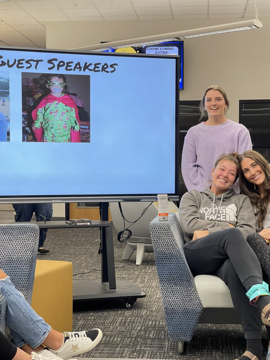 bulldogsofphs's tweet photo. The Captains Club had five very special guest speakers this morning! Camdon Williams, Laney Jennings, Carson Gregory, Anna Kate Siler, and Will Anderson did a great job sharing their Captains Clubs experiences and takeaways. #LeadDogs @PendletonHigh @AndersonSD4 @SCHSL @DChrisA4 https://t.co/nVQwV4W7Ov