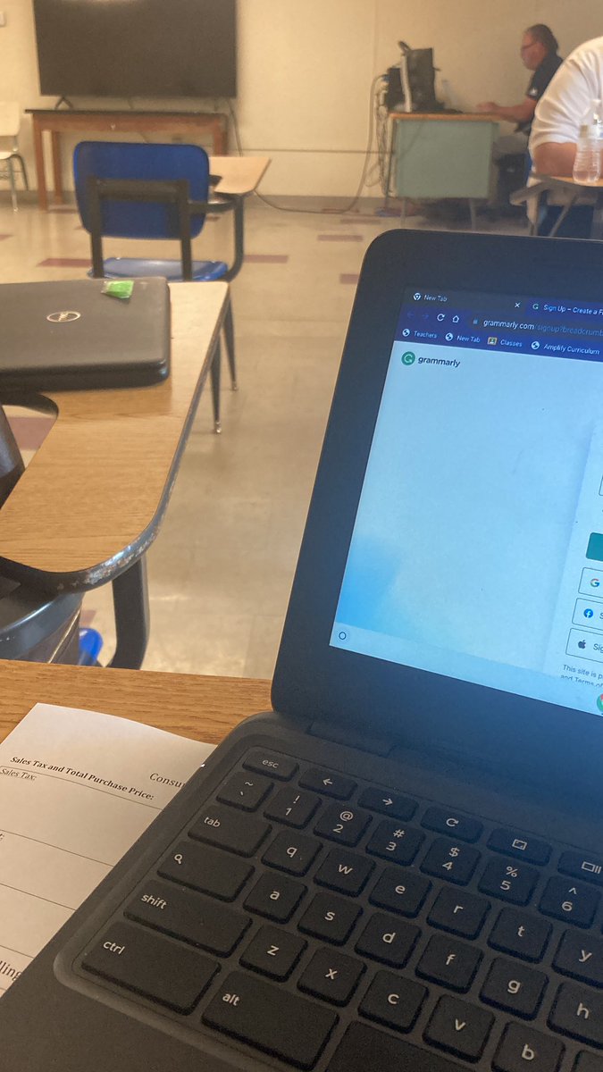 _Fuckkyaa's tweet photo. Fuck this school shit🥲 https://t.co/tyOKbf7ipt