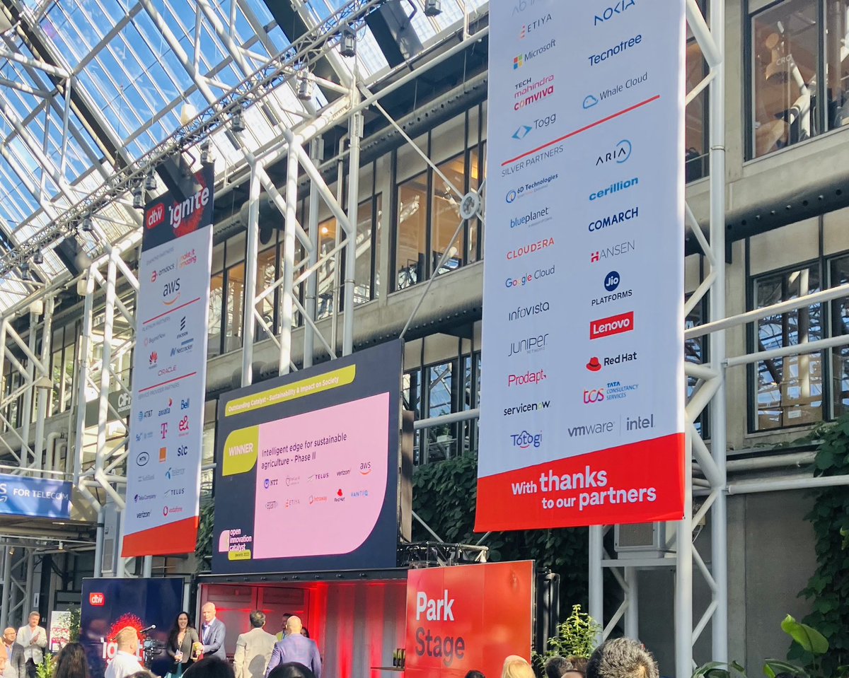 RedHatTelco's tweet image. 🏆Proud to bring home the #DTW23 - #Ignite Catalyst award for Sustainability &amp;amp; Impact on Intelligent #edge 🌾 to reimagine and streamline sustainable #agriculture practices for crop health and animal management - leveraging a cloud native platform across #5G, edge and #AI. ✌🏻