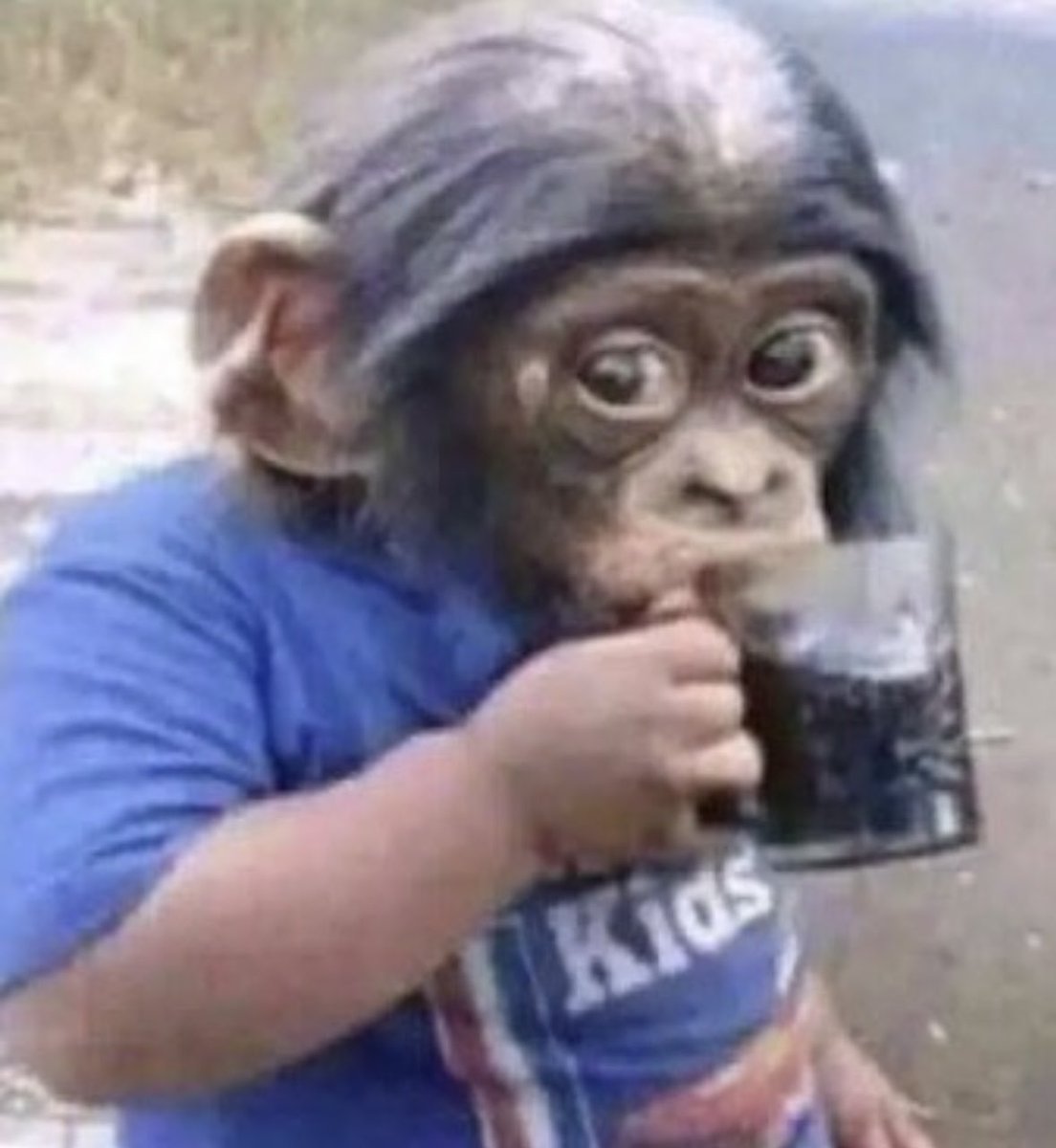 işyerinde uyumamak için günün 7. kahvesini içerken benim eşgal