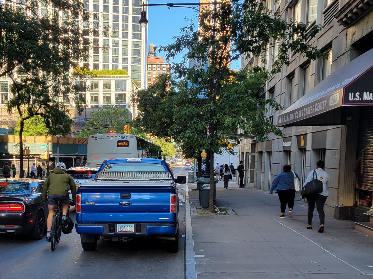 placardabuse's tweet image. Here was somebody misusing their #FancyHat and an expired @USMC placard that was issued for use on government vehicles to illegally park their personal truck in a No Standing zone during rush hour.

That location is still illegal even with a valid permit.

#PlacardCorruption