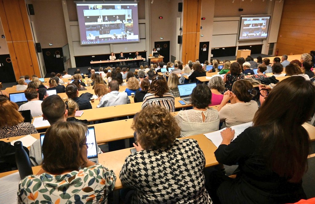 aclimoges's tweet photo. Séminaire académique sur les compétences psychosociales ouvert par la rectrice @CDrucker_Godard, organisé par @JulyAuriat et l'équipe des formateurs académiques Ennéa. 
Un grand merci aux intervenants et aux 200 personnels présents pour leur engagement.
➡️https://t.co/mGlQSaD7UF https://t.co/GHz5SSMAxq