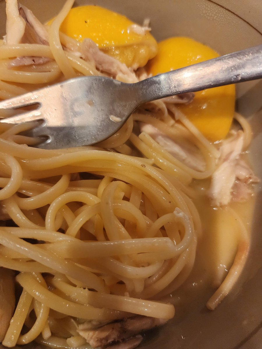 Hazelwhine's tweet image. Attempted to make pasta limone today.  #lemonpasta #linguine #Thursday #clearingthepantry #cookingfordummies