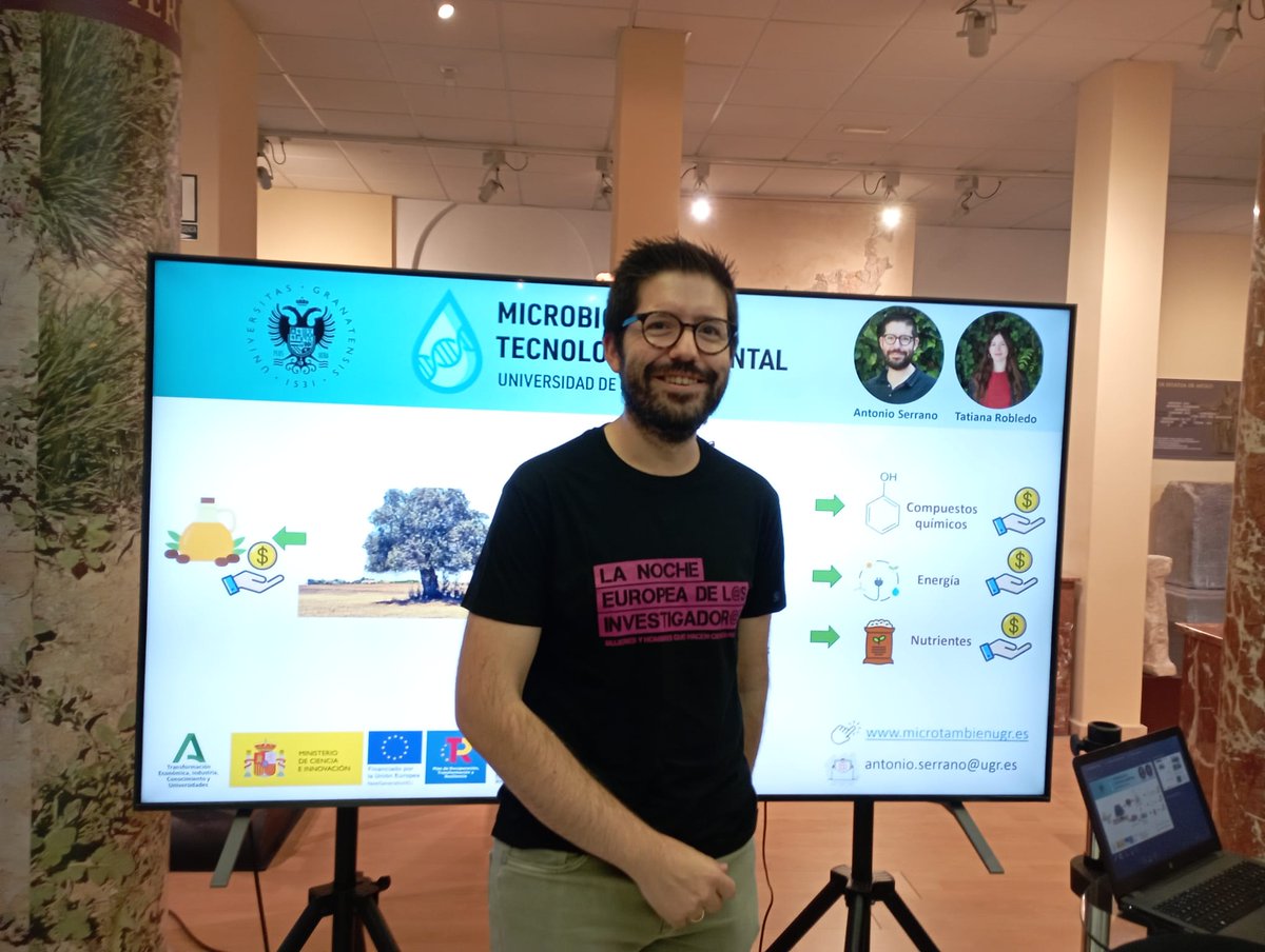 MicroTAmbienUGR's tweet photo. @ASerrano_AD participating at the European Researchers Night in Cabra, Spain. 
#revalorisation #antibioticresistance
#anaerobic_digestion https://t.co/JbSuO5pBuR