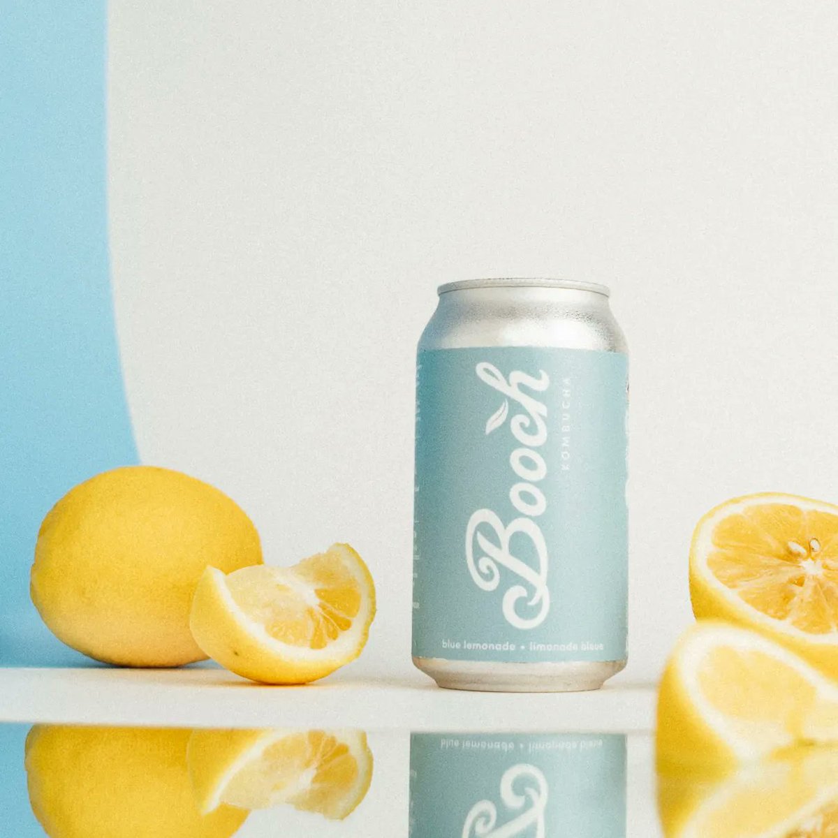 Blue Lemonade, an ultimate crowd favourite! (and almost our number one seller!!! 😧) Created with blue spirulina, lavender, lemon, lemongrass and a touch of vanilla, this smooth and zesty flavour and gentle blue colour is sure to win over your heart. 💙