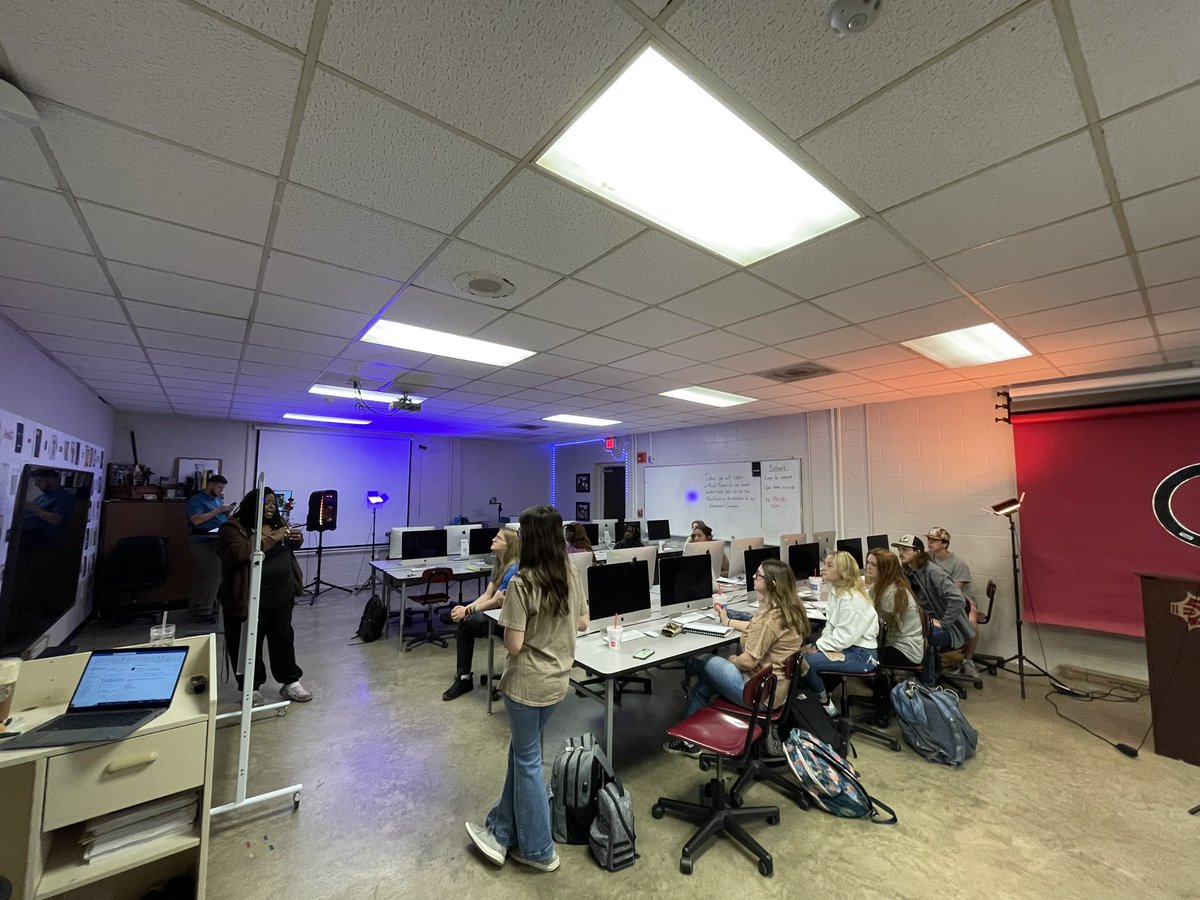 Great meeting this morning with some awesome leaders! <a href="/RiverdaleFFA/">Riverdale FFA</a> Officers and RHS SkillsUSA Officers planning our barbecue! Come out and join us Oct. 13th right after school for some yummy food and fun collaboration! ❤️🏹💛