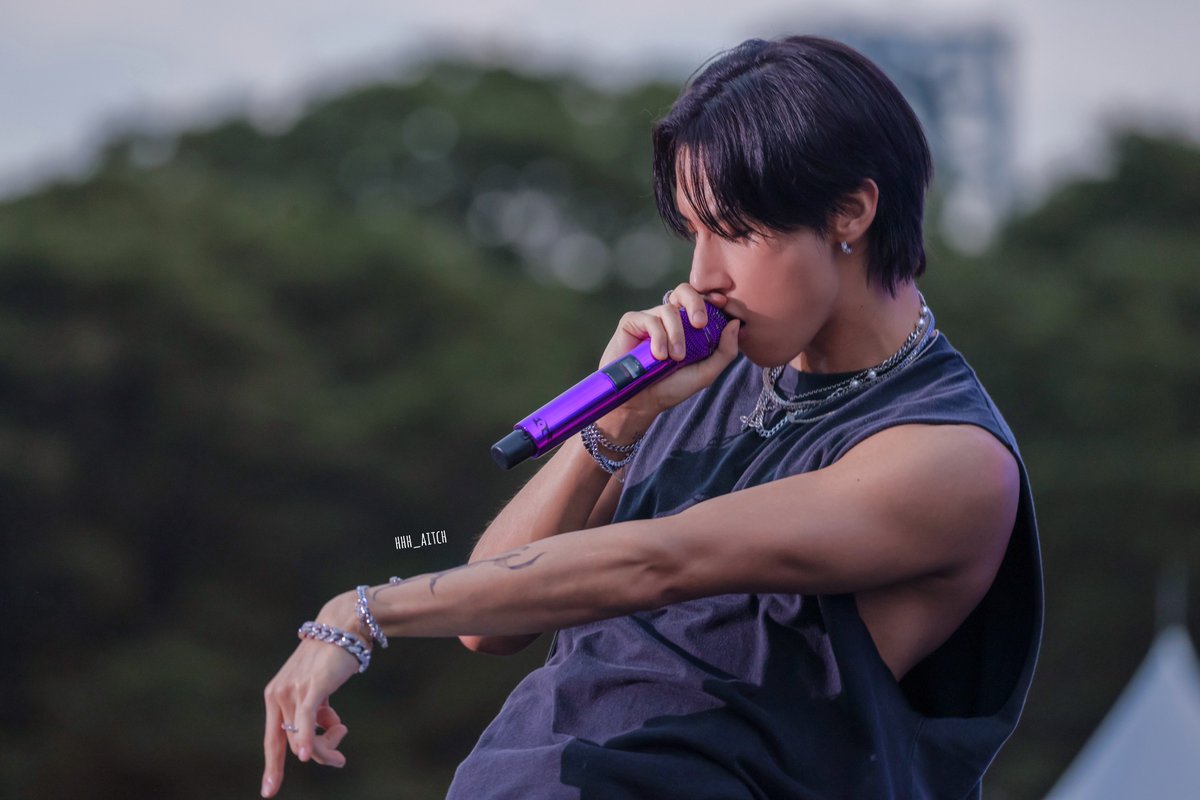 hhh_aitch's tweet photo. 230903 ์ฐฝ๊ท ์์ด์ ๋ฆฌ์คํํ์คํฐ๋ฒ
๊ฐ์ ์ฌ์ง, ๋ค๋ฅธ ์ฌ์ด์ฆ
ํ๊ทผ์ก์ด...์๊ทธ๋์??
#์ฐฝ๊ท #์์ด์ #IM #CHANGKYUN
#๋ชฌ์คํ์์ค #MONSTAX #MONSTA_X
#resffectfestival #resffectfestival2023 https://t.co/kpyrPTuknR