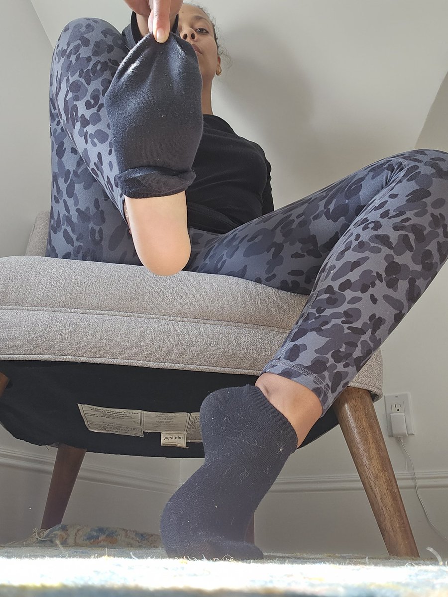 PediButPretty's tweet photo. How's the view from down there?
https://t.co/C6oYwtS19m 
#socktease #solestease #giantess https://t.co/a4I9GsB9Zj