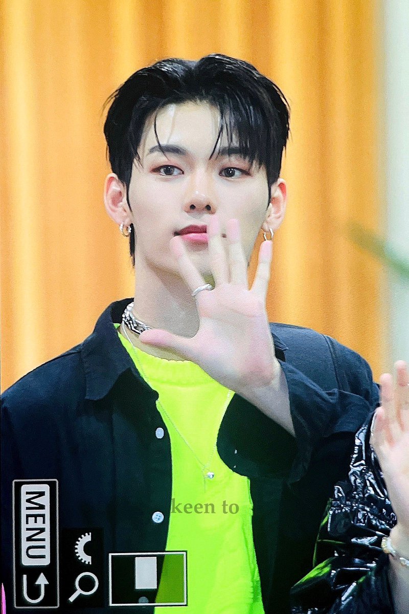 keento_jh's tweet photo. 230921 데뷔 축하해💚🕺 #이정현 https://t.co/IM3BNVfQyW