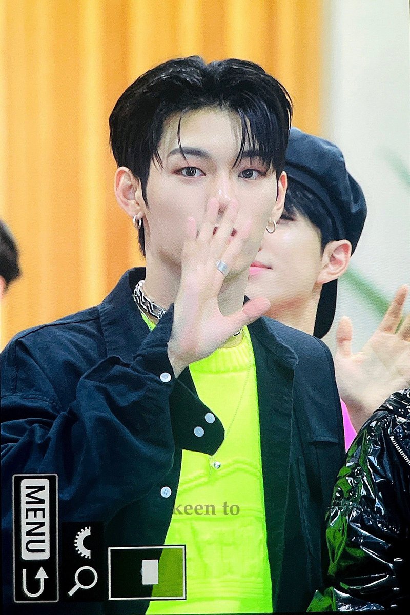 keento_jh's tweet photo. 230921 데뷔 축하해💚🕺 #이정현 https://t.co/IM3BNVfQyW