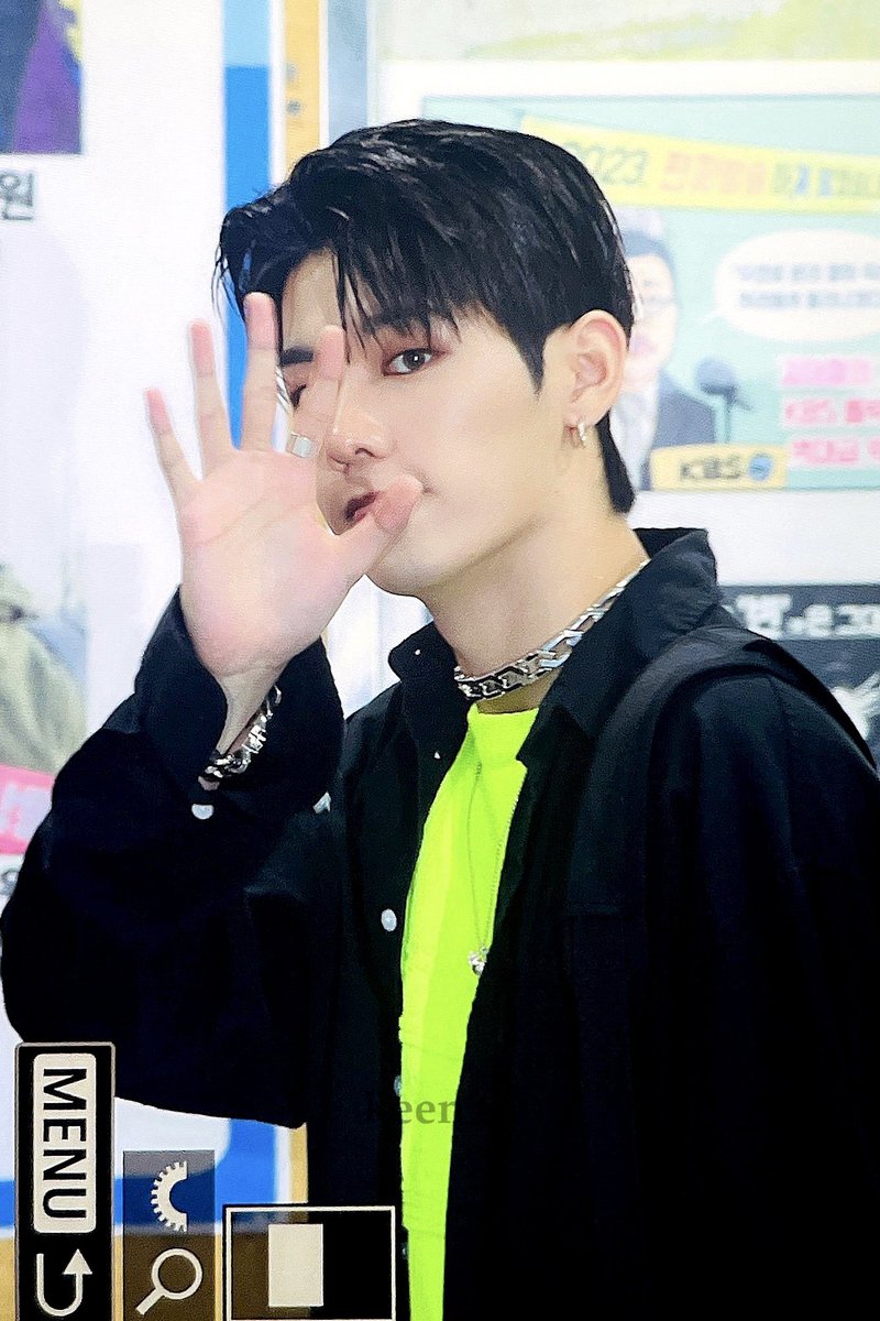 keento_jh's tweet photo. 230921 데뷔 축하해💚🕺 #이정현 https://t.co/IM3BNVfQyW