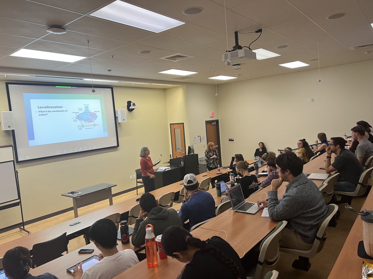 ⁦@VTCPharmD⁩ ⁦@LeslieLaConte⁩ ⁦@LeClair1921⁩ leading the Clinical Connections session ⁦⁦@vtcsom⁩. ⁦@vtcsom_dbse⁩