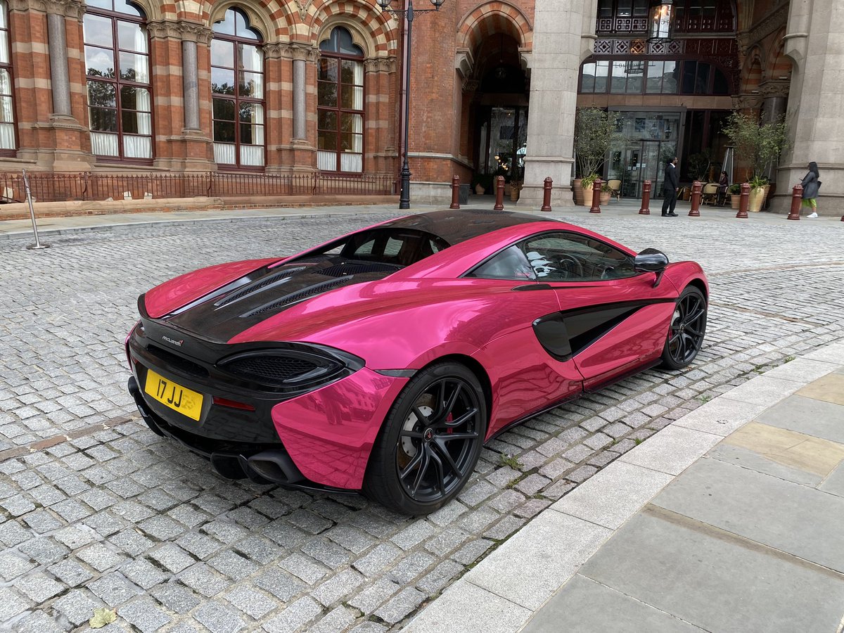 I love the colour scheme, cars not bad either 💖💖💖