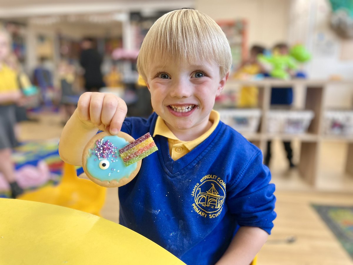 JamesBrindleyPS's tweet image. Look what Reception have made this afternoon! Their very own rainbow fish biscuits 🐚🪸🐠 #FollowingInstructions #creativefund #FineMotorDevelopment #wowactivity