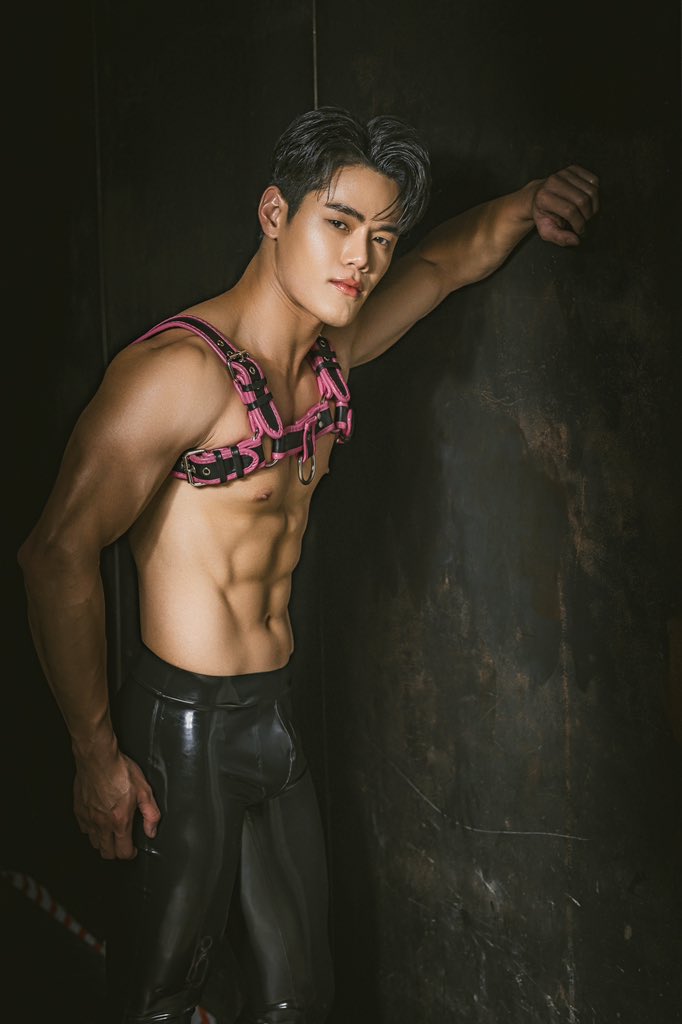 PipatPetch58's tweet photo. ขอบคุณชุดแสดงโชว์ 
Latex by FORFUN 
ออกแบบและดูแลผู้เข้าประกวด 24 ชีวิต อย่างเต็มที่
ขอบคุณอีกครั้งครับ 🙏🏻 Santa Forfun ♥️

Cr. 📸 Watcharee Yusung 
Mister Smart Thailand
#PetchPipat 💎 https://t.co/hTqEI3hrsp