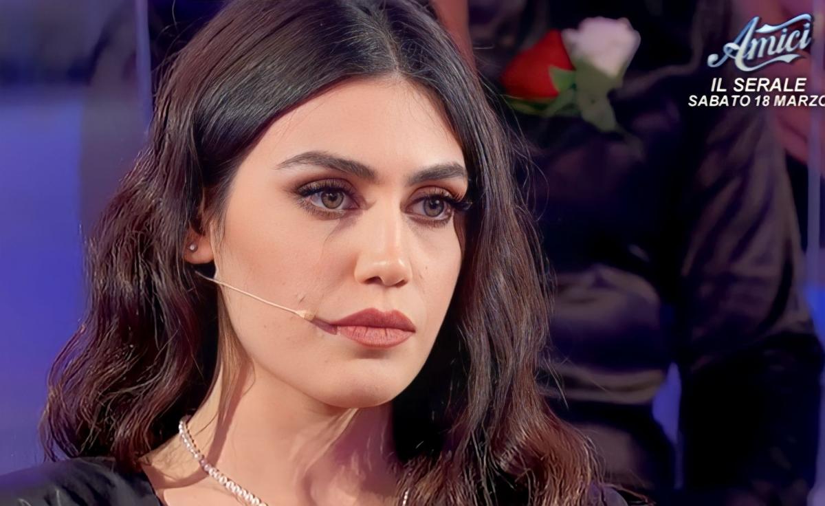 GiorgioWWE's tweet photo. L'unica persona rilevante del trono di Federico, perché ho sempre preferito Alice alle bambine capricciose #uominiedonne https://t.co/NGqxE4pcJm