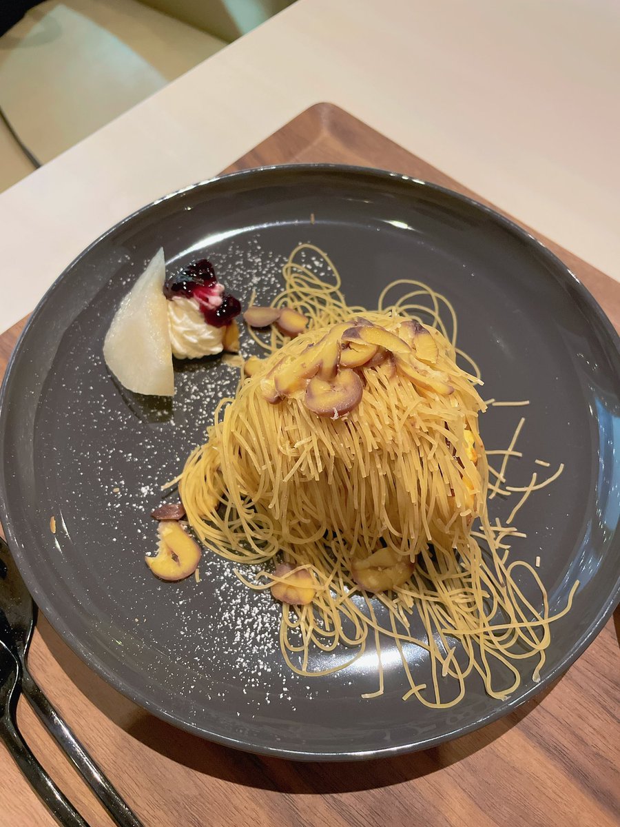 23_love2's tweet photo. 前の投稿でお寿司の写メなかった……
ご飯のあとの〆にsweetsBARでウイスキーとモンブラン&バスクチーズケーキ💕
オシャレなお店で美味しかった😋
#BARSPOON https://t.co/YqgOSJakU9