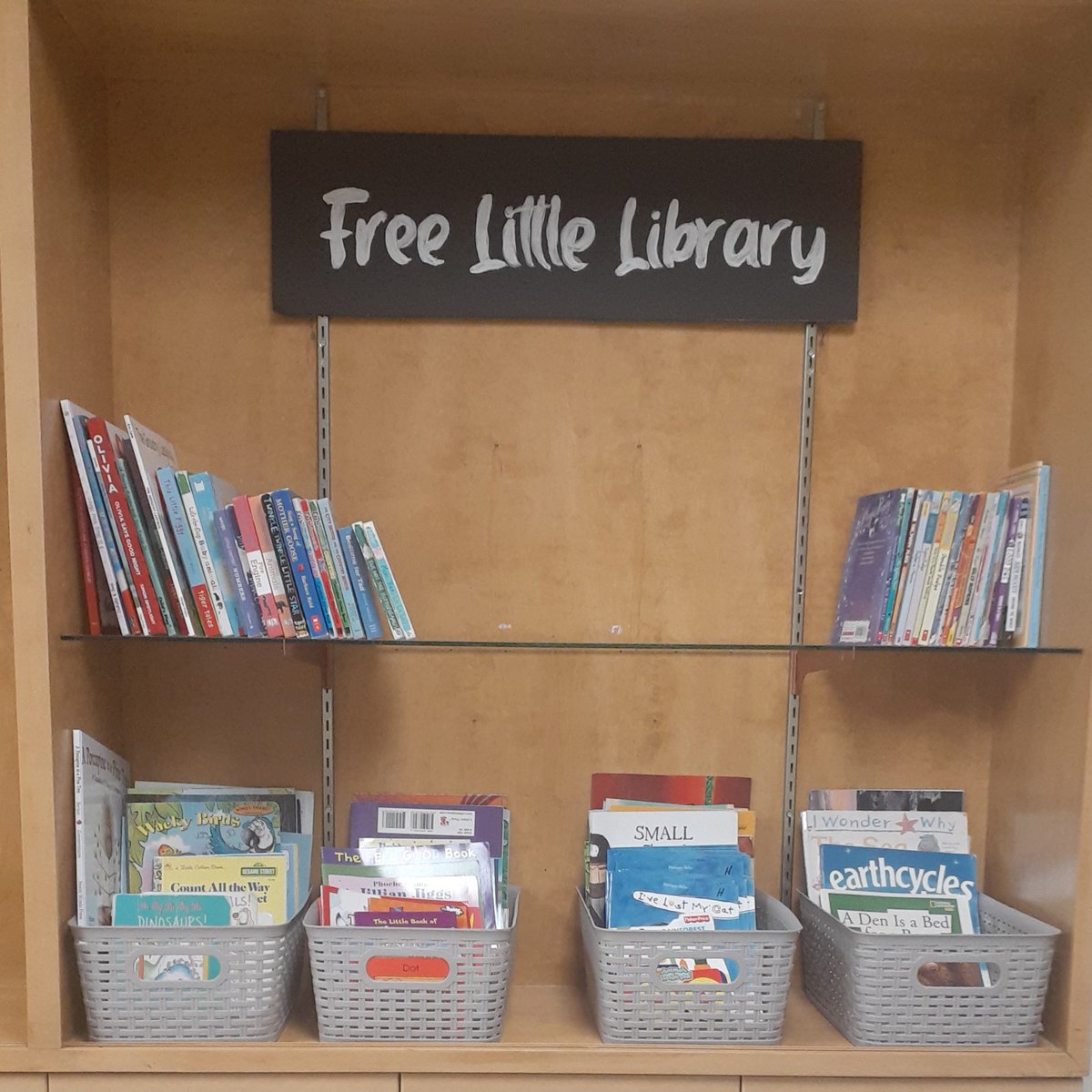 FrontenacLLC's tweet photo. Introducing @frontenacLRSD's refreshed Free Little Library! Students and staff please feel free to take a book from the Free Little Library or leave one for someone else to enjoy. https://t.co/BZWUqKj57D