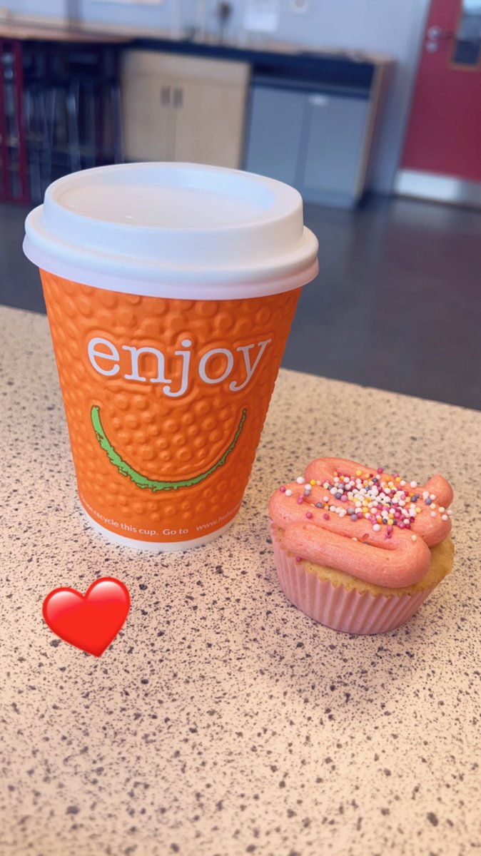 SarahJaneStark9's tweet photo. Lovely morning with my Nat 5 grp @LochendHigh discussing what children, YP & their families needs are within the community & designing posters❤️then receiving a lovely cake & coffee to help support the 6th years prom plans🧡@TIGERSEYAcad #InspiringPotential #LearnWithTigers https://t.co/i7QAta4bxY