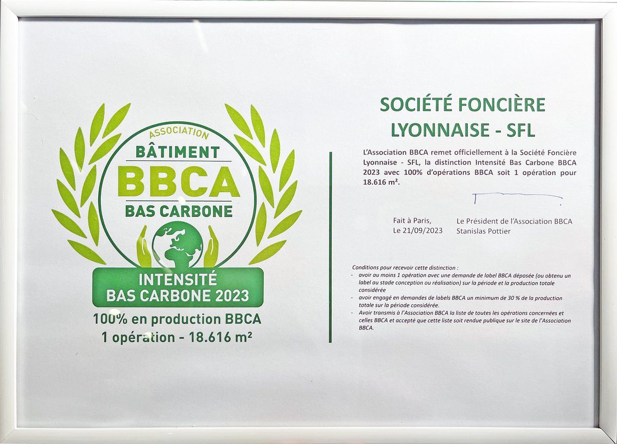 sfl's tweet photo. 🏆 SFL reçoit le trophée intensité bas Carbone, à l’occasion du @SIBCA_salon
Ce prix récompense l’engagement fort de SFL dans l’immobilier bas carbone avec 100 % de sa production éligible en 2022 labellisée BBCA.
#Trophée #Prix #BBCA #BasCarbone #Immobilier
@BBCA_asso https://t.co/iJ60AWyJAH