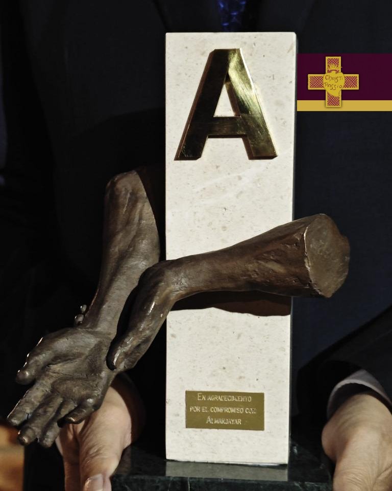 RescateGranada's tweet photo. #ACTUALIDAD - En la noche de ayer, nuestra vocal de #Caridad asistió en representación #DelRescate a la gala de premios #UNSOL en el Carmen de los Mártires que este año, hacía entrega de su #galardón a las @VocaliasCaridad por la labor solidaria con las familias de #ALFA https://t.co/wOkqkI3UMk