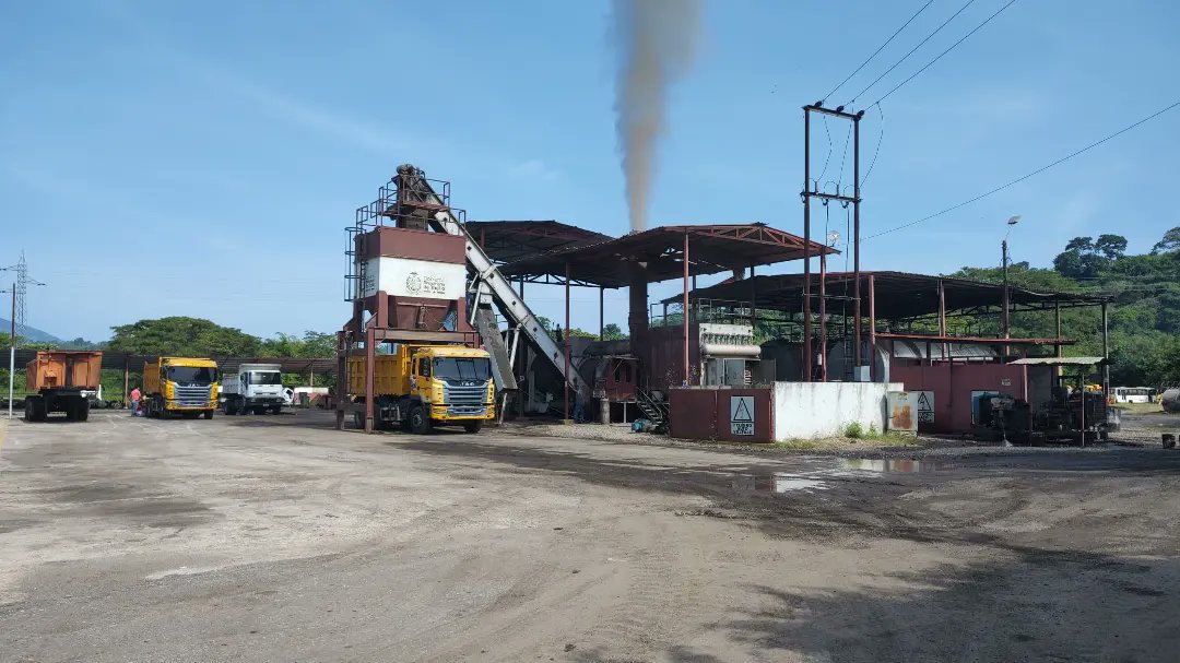 EMASTRU's tweet photo. ¡Así arranca nuestro #jueves!

Desde @Emastru sumamos grandes esfuerzos para mantener la producción establecida.

La atención al pueblo en materia de vialidad sigue siendo un compromiso asumido por el @gobtrujillo que lidera el My. @Gerardo4fPsuv.

#21Sep
#GuaicaipuroConManoDura https://t.co/AGFr3XgXYt