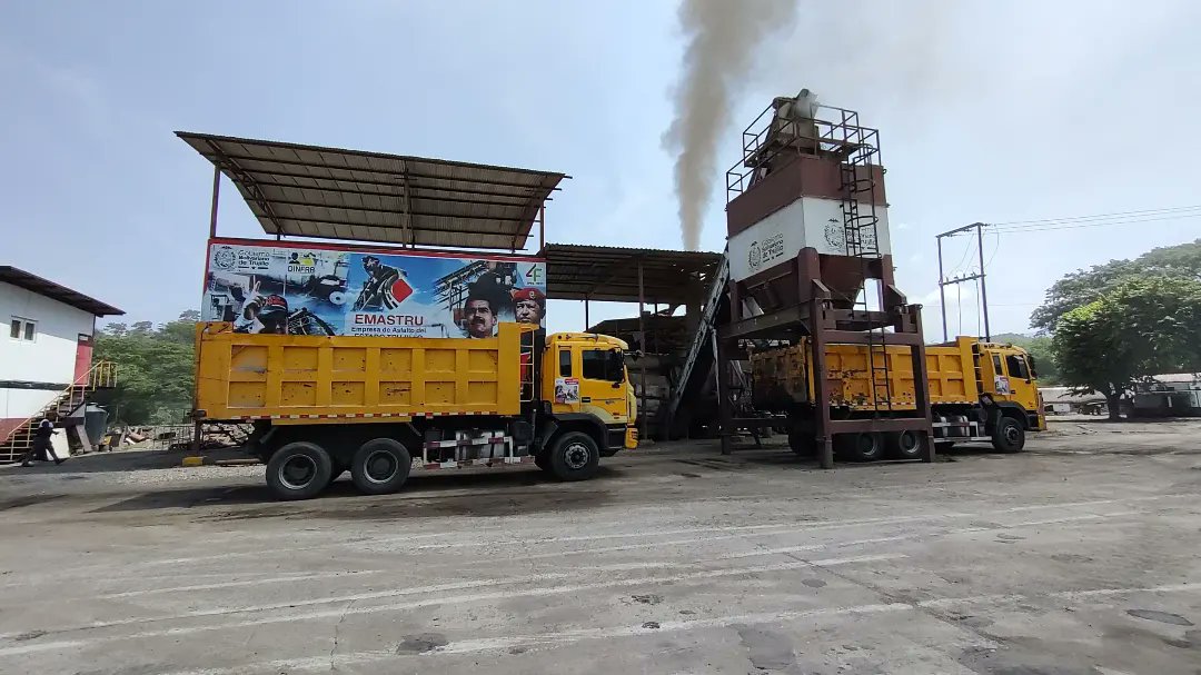 EMASTRU's tweet photo. ¡Así arranca nuestro #jueves!

Desde @Emastru sumamos grandes esfuerzos para mantener la producción establecida.

La atención al pueblo en materia de vialidad sigue siendo un compromiso asumido por el @gobtrujillo que lidera el My. @Gerardo4fPsuv.

#21Sep
#GuaicaipuroConManoDura https://t.co/AGFr3XgXYt
