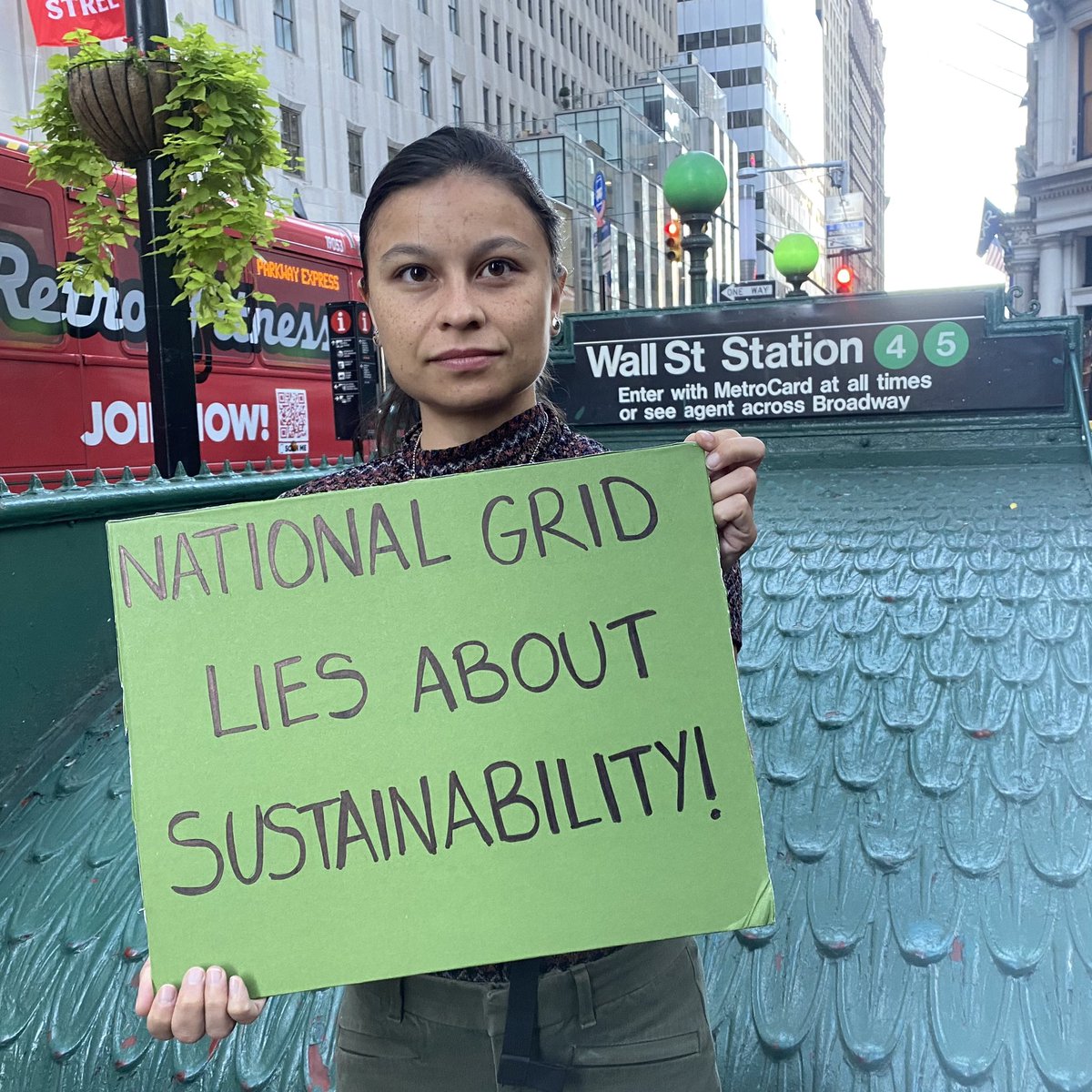 NYers gathered outside the <a href="/NYSE/">NYSE 🏛</a> today to tell #investors that @NationalGrid lies. They continue to invest in massive fracked gas in NYC. NatGrid is a #ClimateCriminal