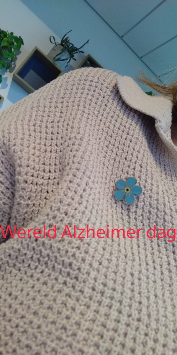 marcjolein's tweet photo. #samenopWAD . Ik draag mijn speldje om weer even stil te staan bij die verschrikkelijke rotziekte die Alzheimer heet https://t.co/vm4BpiwMh6
