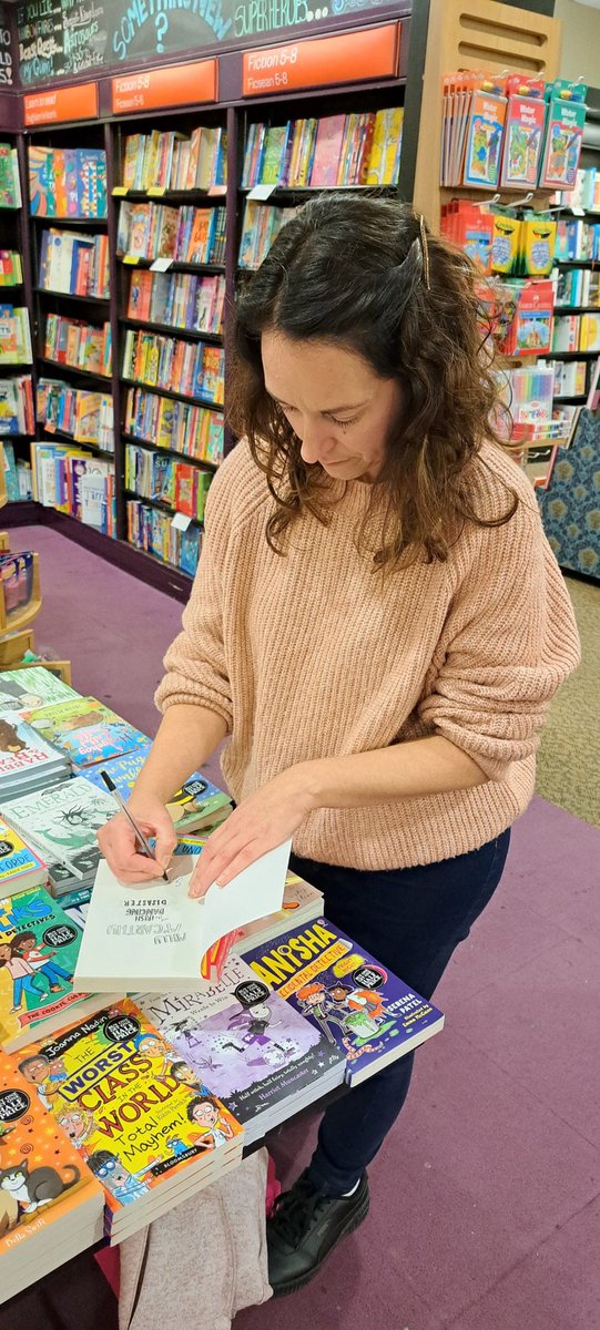 Lovely to have @leonaforde1 visit to sign copies of her latest #MillyMcCarthy book,  the Irish Dancing Disaster.  Milly may be a catastrophe but the books are brilliant.  @KidsBooksIrel @Gill_Books @KarenHarte #childrensbooks @BooksellingI @KinsaleComSch