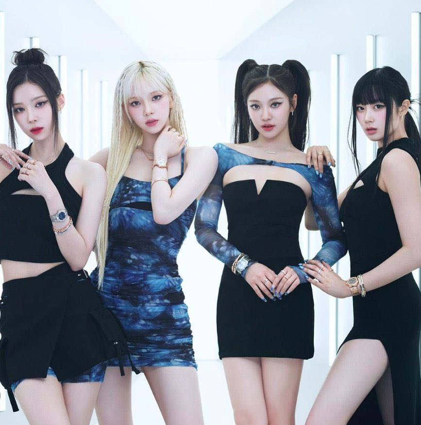 aespa and BLACKPINK 🫶🏻

- Karina got closer to Jisoo and she contacted Karina first and said she liked her 
- they met backstage after the concert and ningning said they were really nice 
- aeri said they were invited to the concert