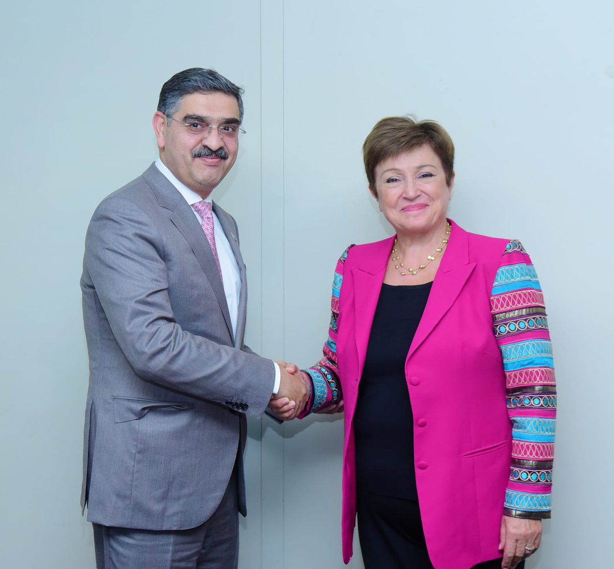 Grumpyunclenaj's tweet photo. A picture of head of a very big monetary fund organisation with their most loyal customer. https://t.co/sNumR4Yb7X