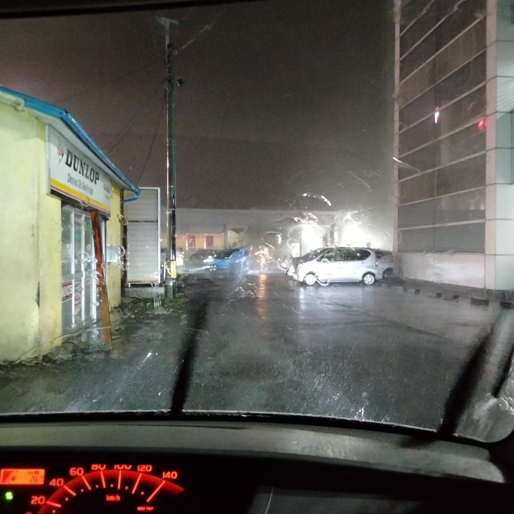 noriki181's tweet photo. 激雨!!
駐車場は1日お池にトドメ刺されて
ずぶ濡れで終わりましたw https://t.co/7egw9EhQL3