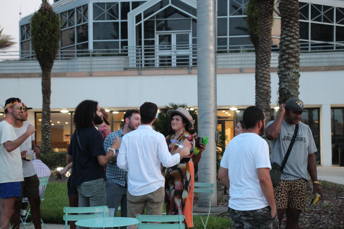 Tonight!! Join us on the Southbank Riverwalk from 5-8 p.m. for September's Third Thursday Sip & Stroll Presented by @PNCBank! 🌊 Stroll alongside the St. Johns River at sunset with a drink in hand, stopping to grab food, drinks and photo ops as you go! DTJax.com/SipandStroll