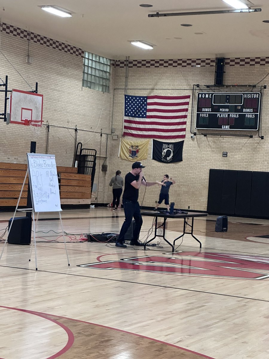 We are excited to have Dr. Blake Brandes join our students today for a fun & engaging presentation about the Growth Mindset. Students learned how to overcome challenges and achieve their dreams 💫 @EricCrespoEDU @WeehawkenTSD @FAmato53 @RobFerullo4