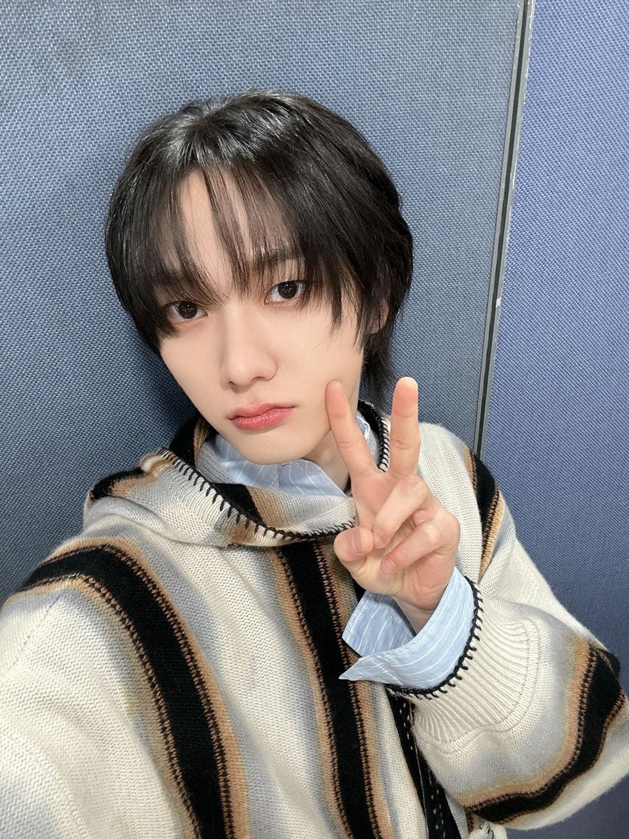 BOYNEXTDOOR_twt's tweet photo. 베레모 성호 👈 
덮머 성호 ✌️ 

#BOYNEXTDOOR #SUNGHO #성호 https://t.co/MpyCkhLbEo