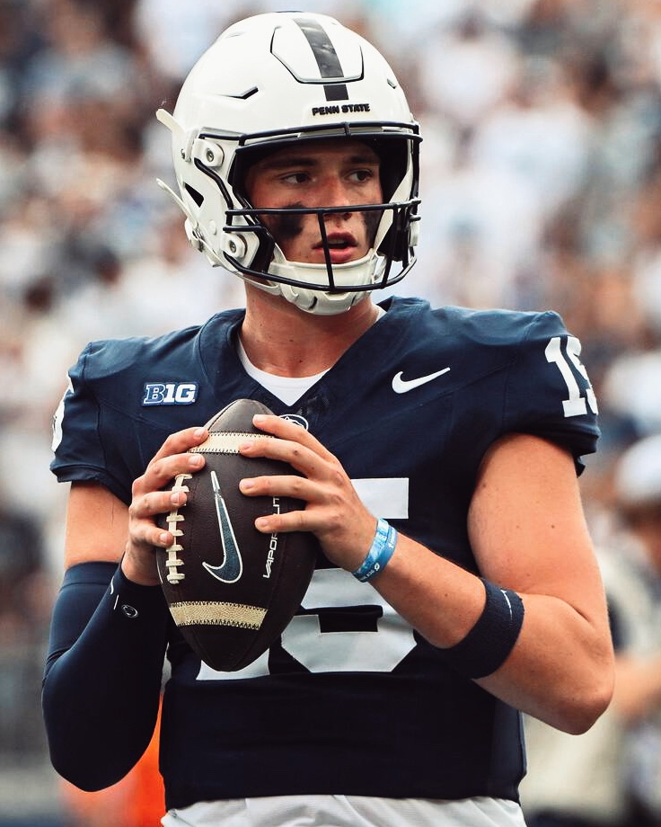 PFF_College's tweet photo. Highest graded QB when under pressure this season:

🔹 Drew Allar: 90.0 https://t.co/zEvCk6kxWI