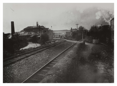 TalesOfOneCity's tweet photo. During the 1800s, Kinleith Paper Mill was one of the largest operating paper mills in the UK and had its own railway siding, and an enormous chimney known as Willie's Lum! 
View our online exhibition to see pictures of life at the mill in the early 1900s.
https://t.co/n0Q6WnK12n https://t.co/01HYplmEQB